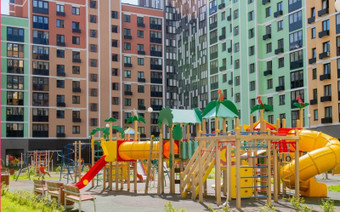 Горки на детской площадке