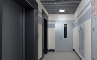 Зона ожидания лифтов на этажах