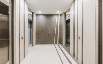 Зона ожидания лифтов