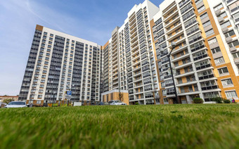 Газон на территории жк Влюберцы