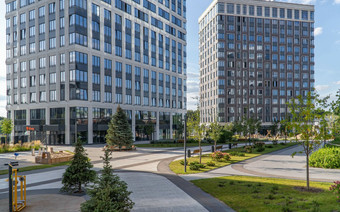 Двор в West Garden